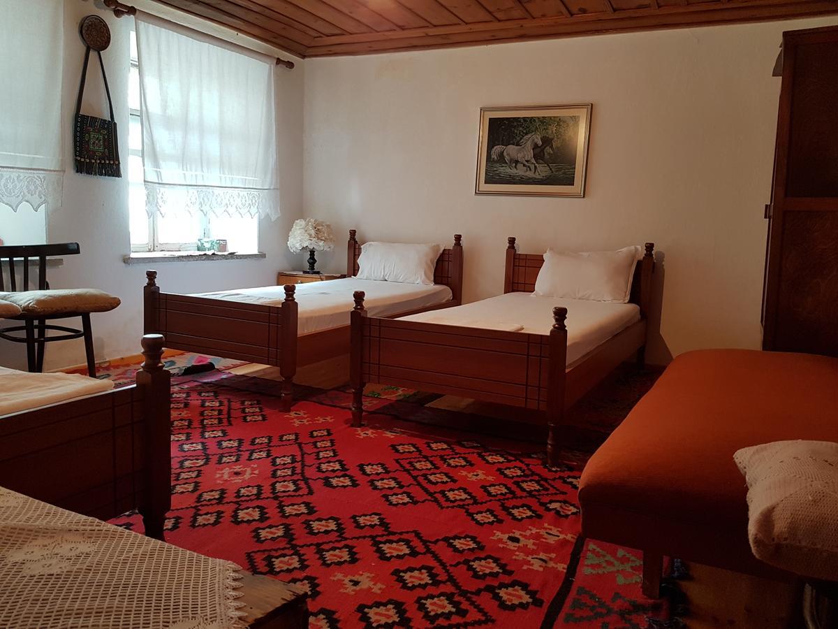 Eva Guesthouse Гирокастра Экстерьер фото